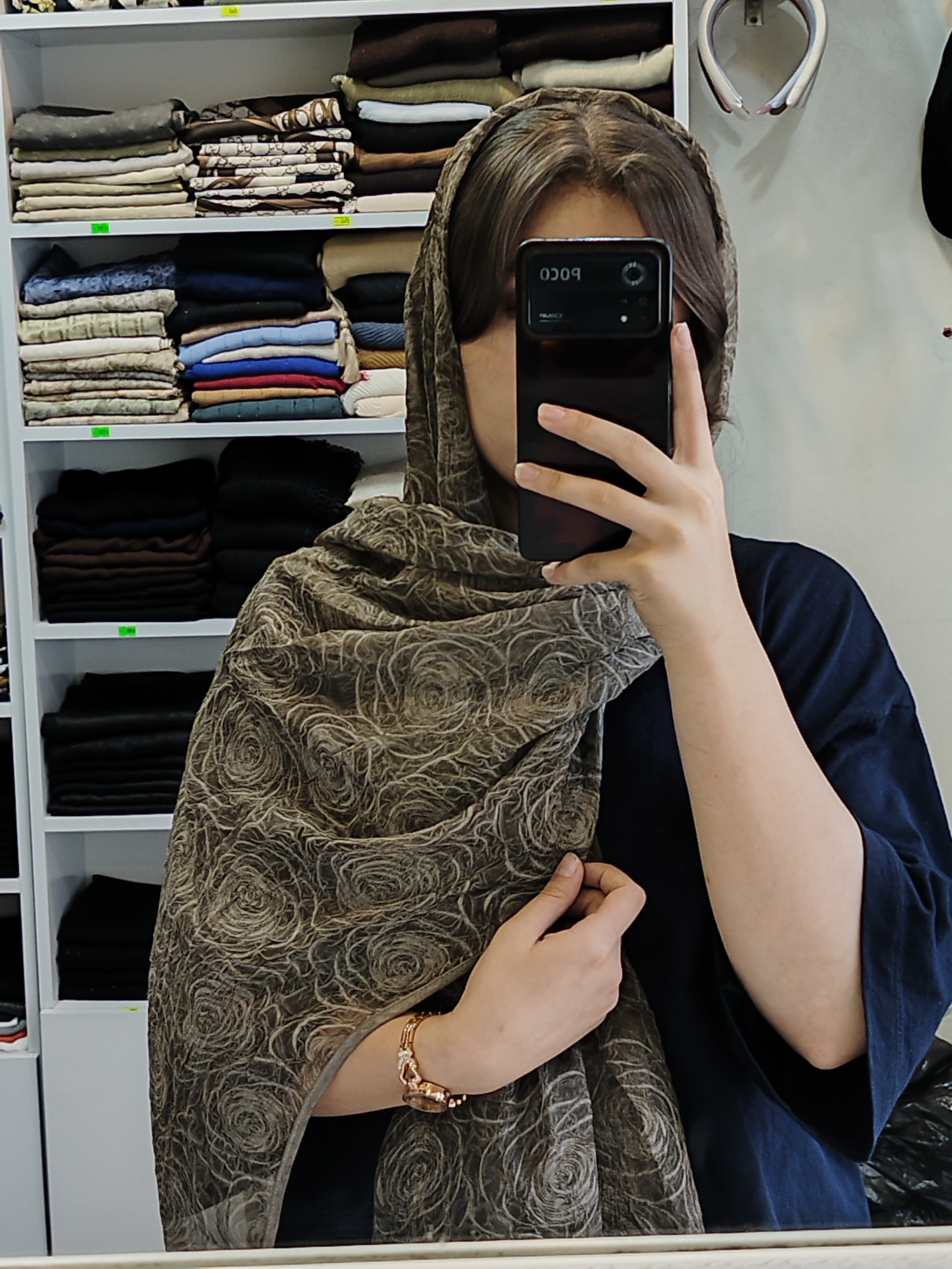 شال حریر داغی وارداتی طرح گل